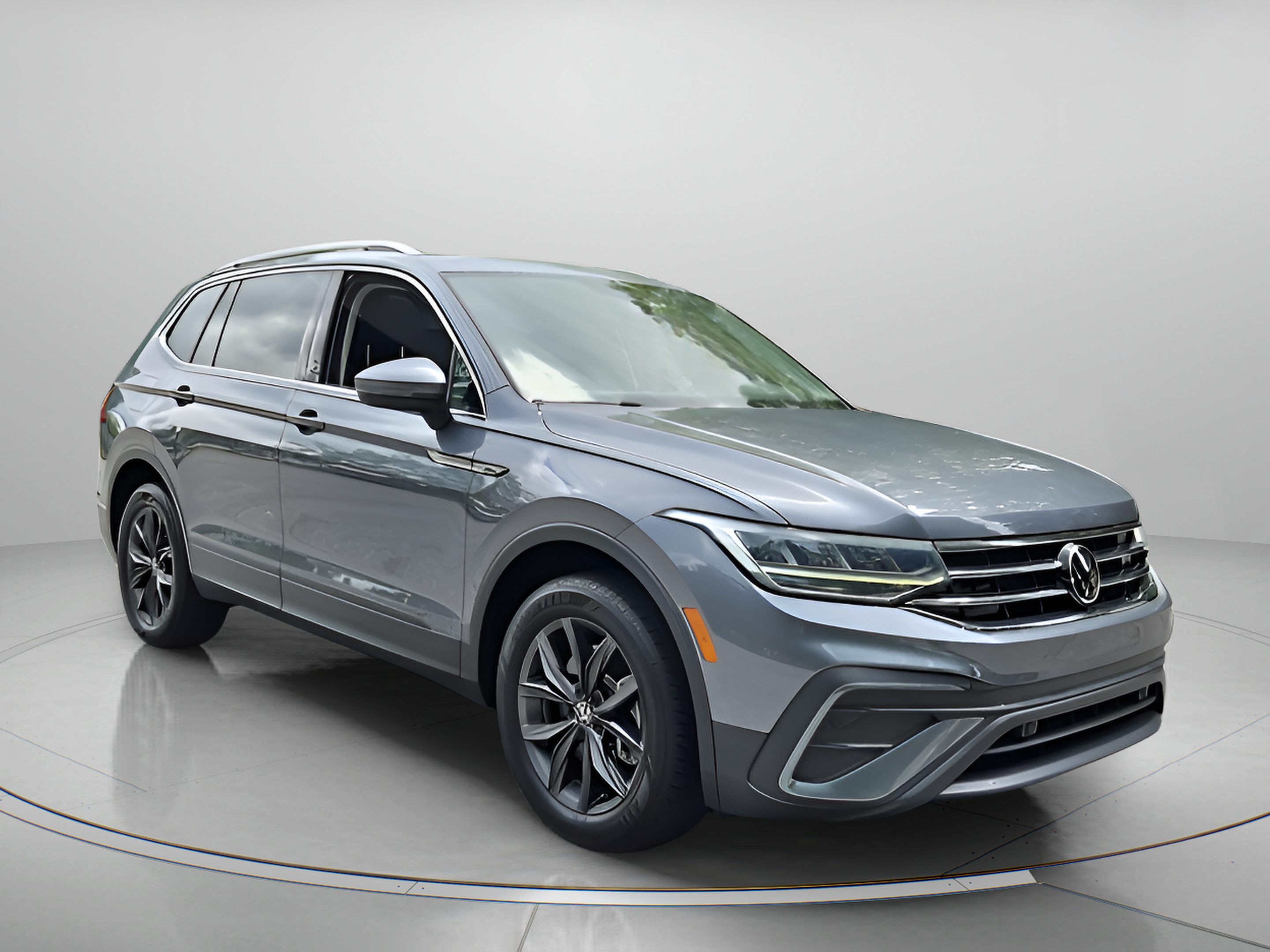 Certified 2023 Volkswagen Tiguan SE w/ Panoramic Sunroof Package FWD image 7