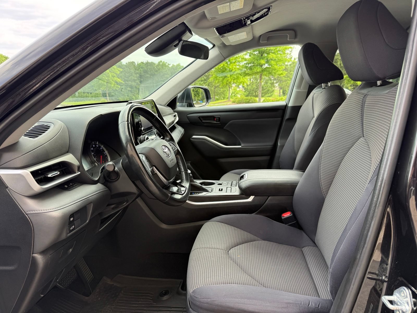 Used 2020 Toyota Highlander LE AWD/4WD image 33