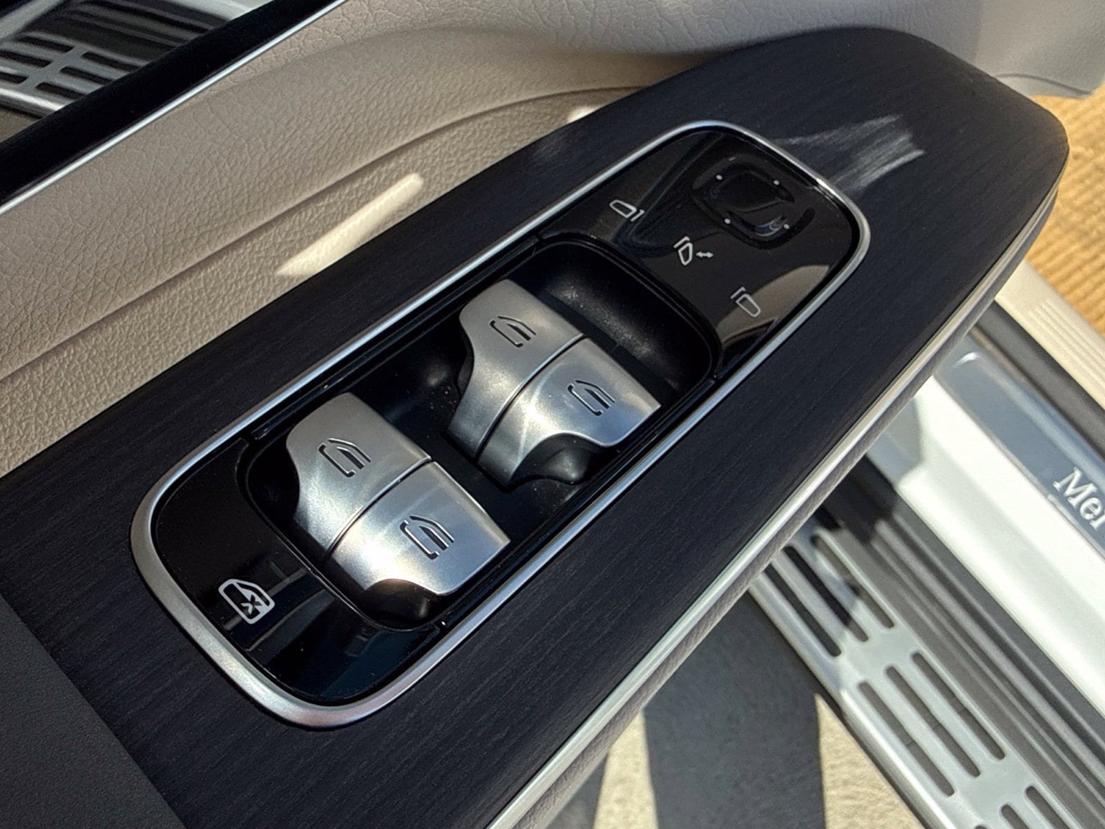 New 2027 Mercedes-Benz EQS 400 4MATIC SUV image 17