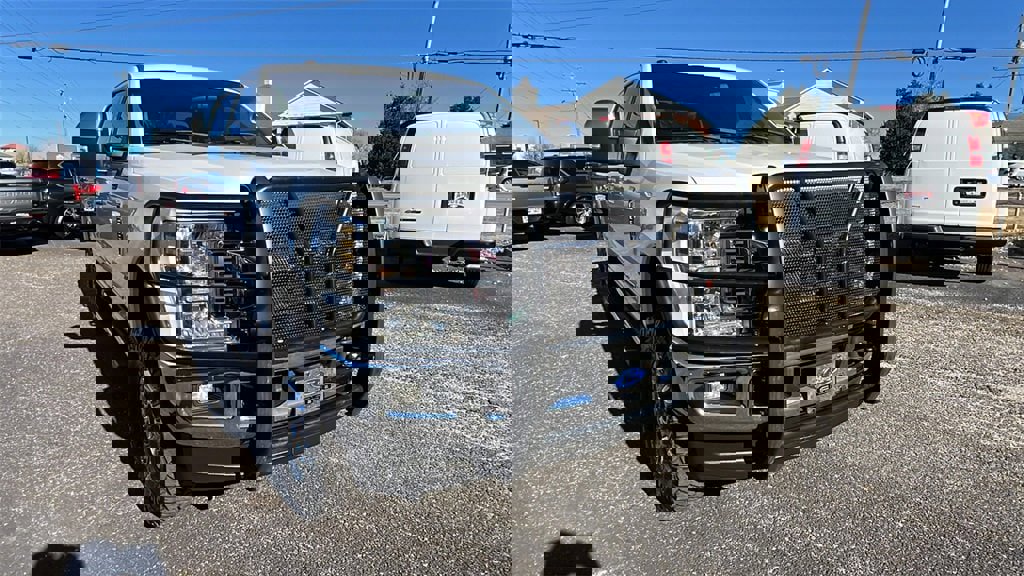 Used 2019 Ford F250 XLT w/ XLT Premium Package image 3