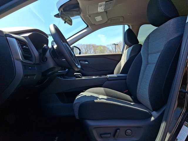 Used 2023 Nissan Rogue SV AWD/4WD image 14