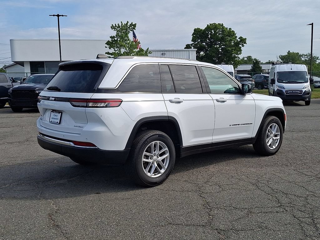 Used 2023 Jeep Grand Cherokee Laredo X AWD/4WD image 9