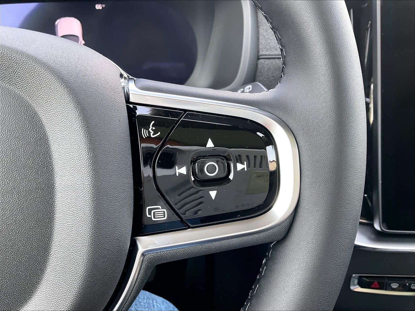 New 2027 Volvo XC90 B6 Plus AWD/4WD image 18
