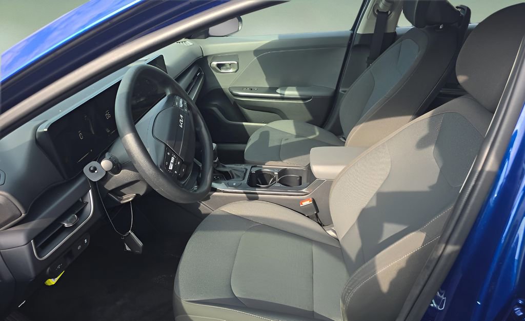 Used 2025 Kia K4 LXS FWD image 5