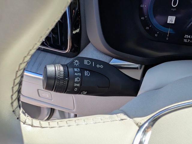 Used 2023 Volvo XC60 B5 Plus AWD/4WD image 77
