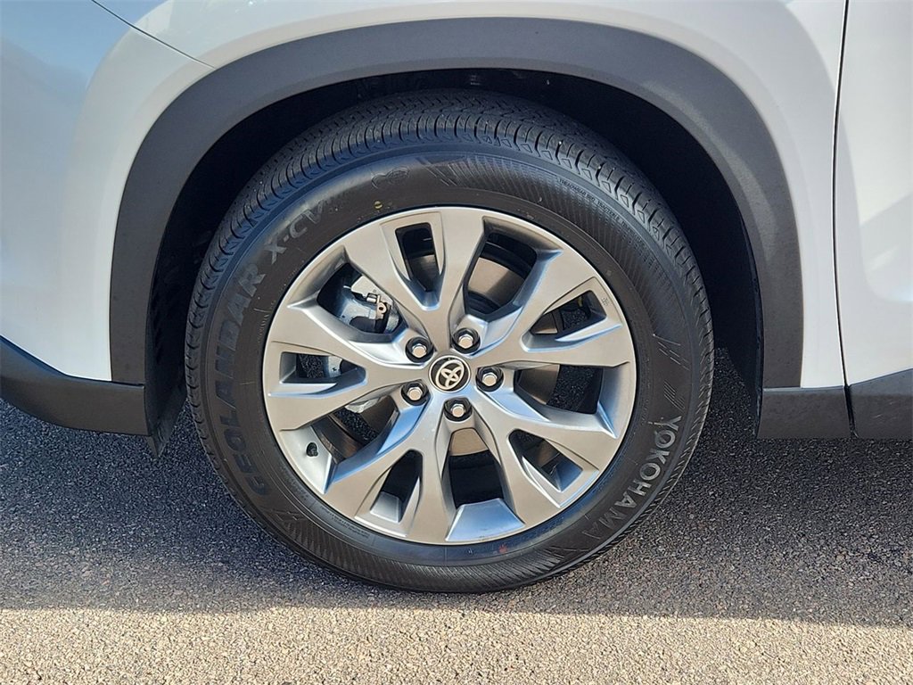 Used 2025 Toyota Grand Highlander AWD image 23