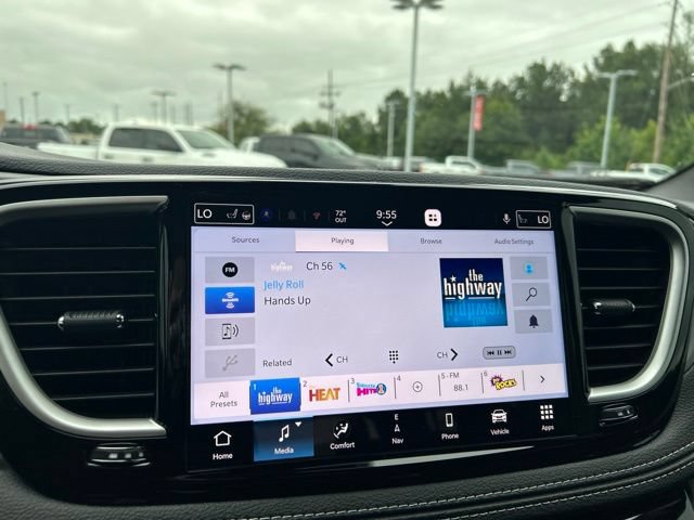 New 2027 Chrysler Pacifica Select FWD image 25