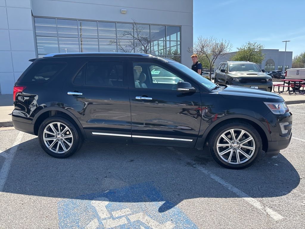Used 2017 Ford Explorer Limited image 33