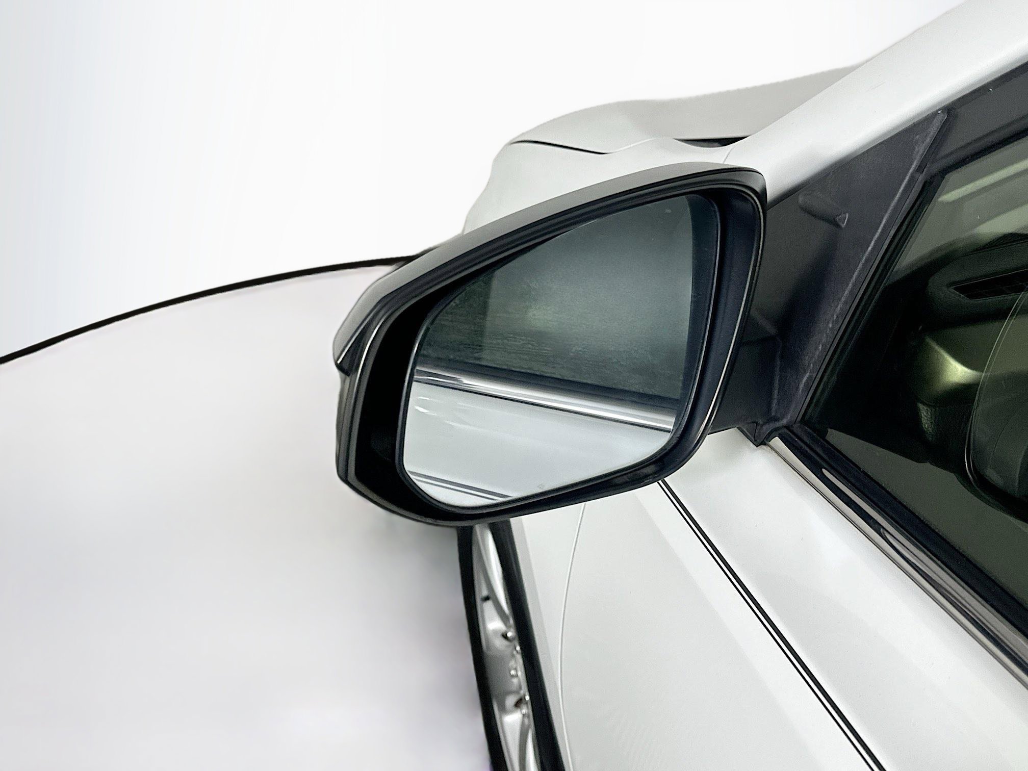 Used 2015 Toyota RAV4 LE FWD image 16