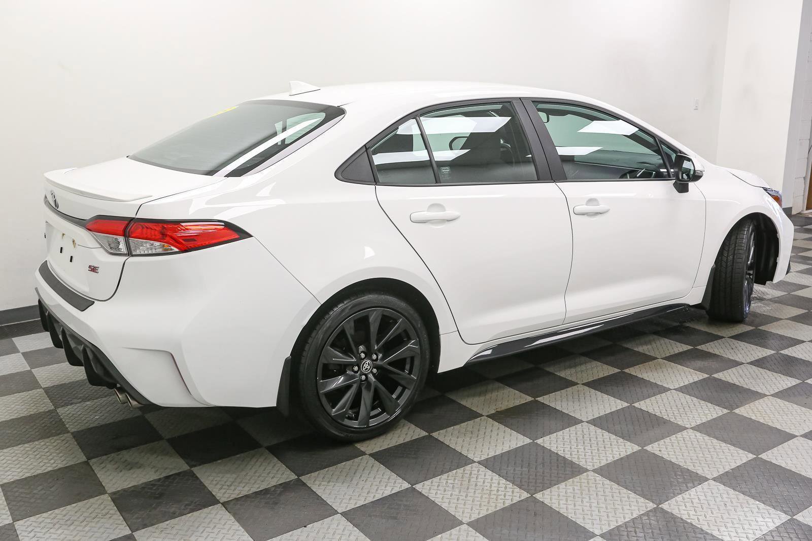 Used 2023 Toyota Corolla SE w/ Carpet Mat Package (TMS) FWD image 8
