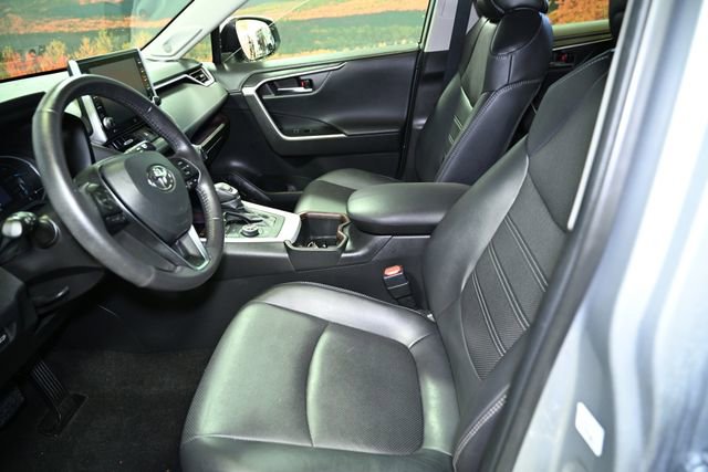 Used 2022 Toyota RAV4 Limited image 19