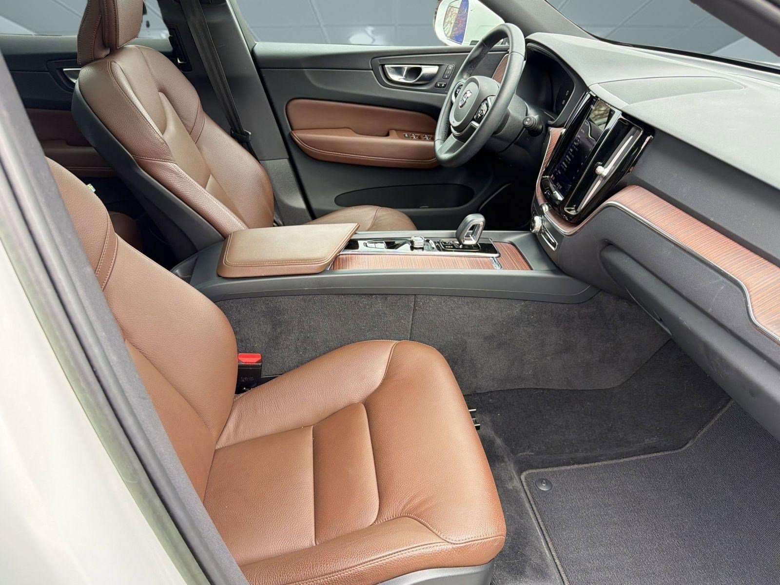 Certified 2023 Volvo XC60 B5 Plus w/ Protection Package Premier FWD image 30