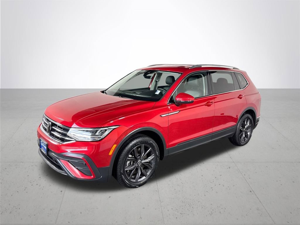 Certified 2023 Volkswagen Tiguan SE image 2