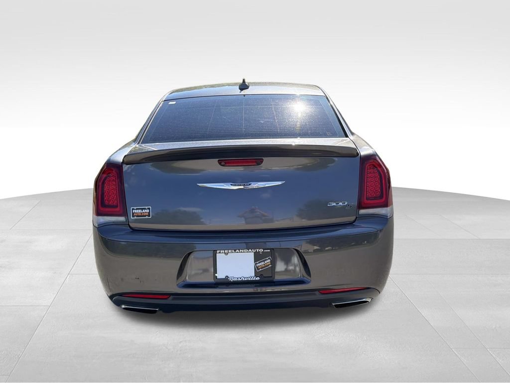 Used 2017 Chrysler 300 S RWD image 4