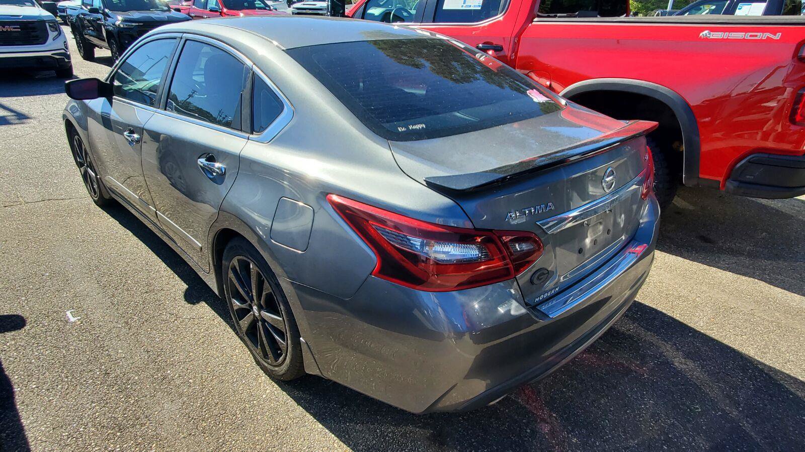 Used 2017 Nissan Altima 2.5 SR w/ Midnight Edition Package FWD image 8