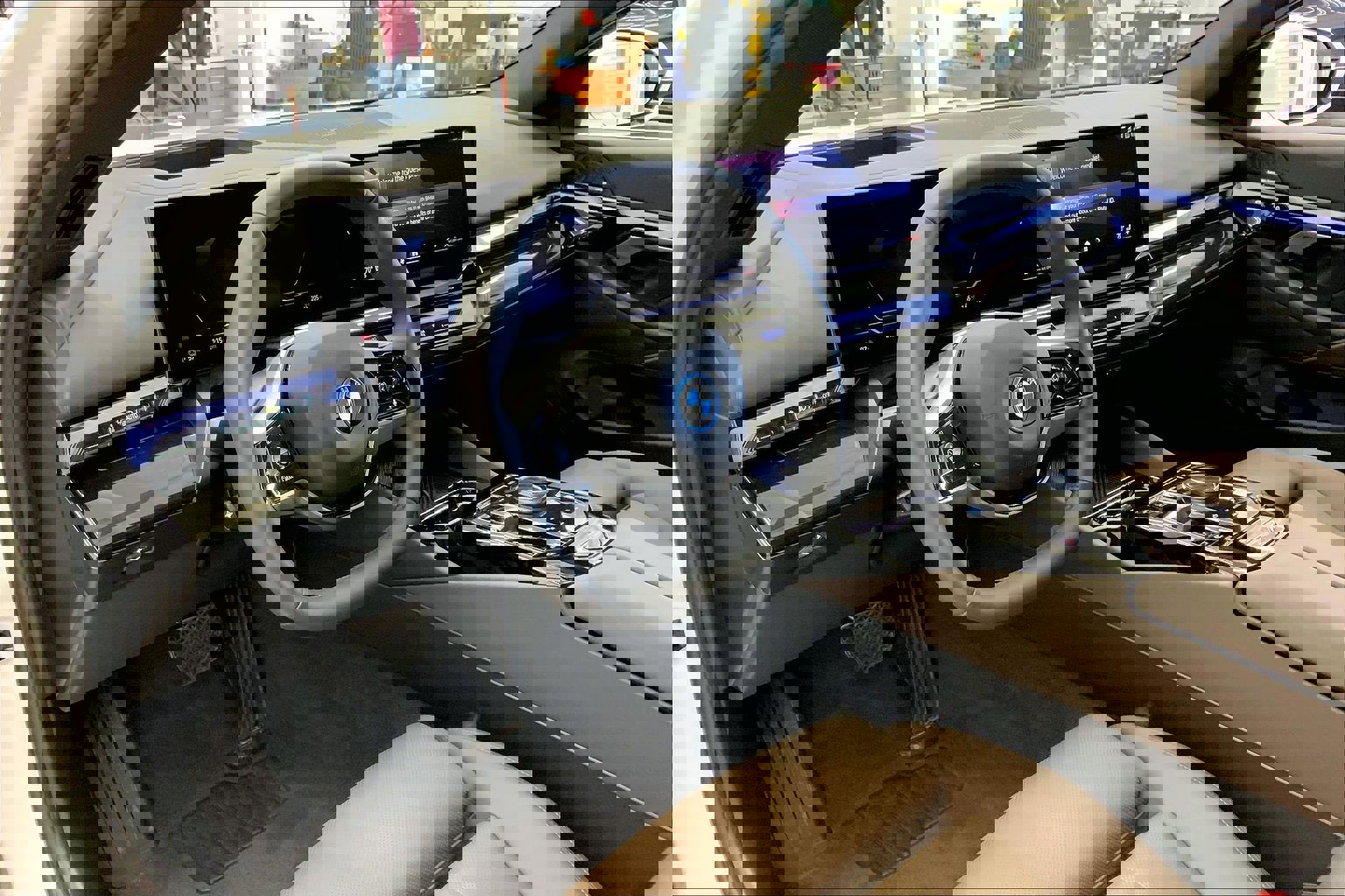 Used 2025 BMW i5 xDrive40 w/ Premium Package image 4