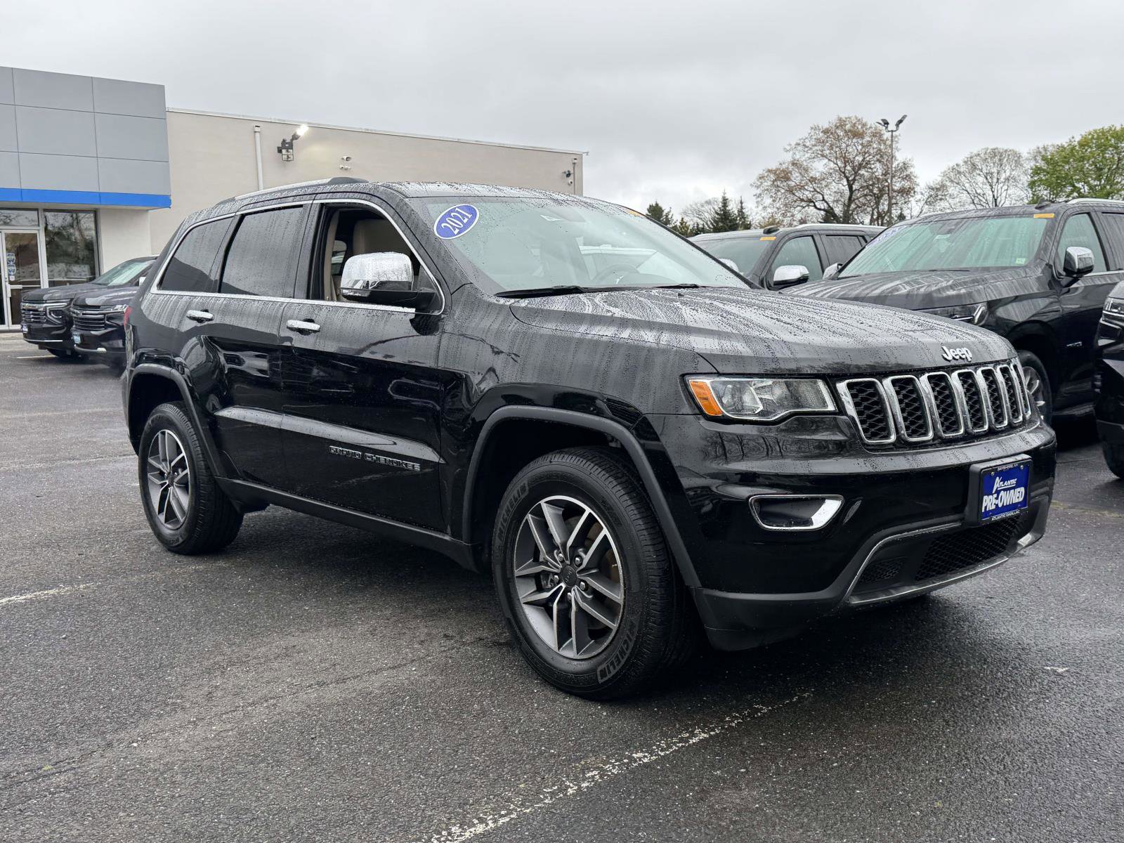 Used 2021 Jeep Grand Cherokee Limited AWD/4WD image 2