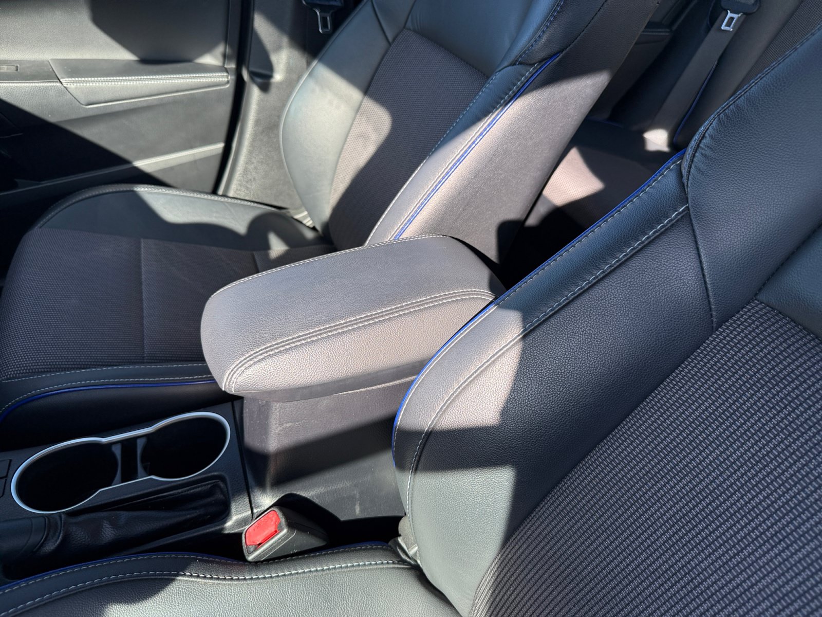 Used 2018 Toyota Corolla SE w/ Carpet Mat Package (TMS) FWD image 14