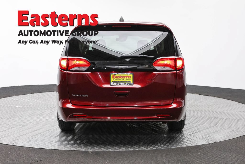 Used 2023 Chrysler Voyager LX FWD image 6