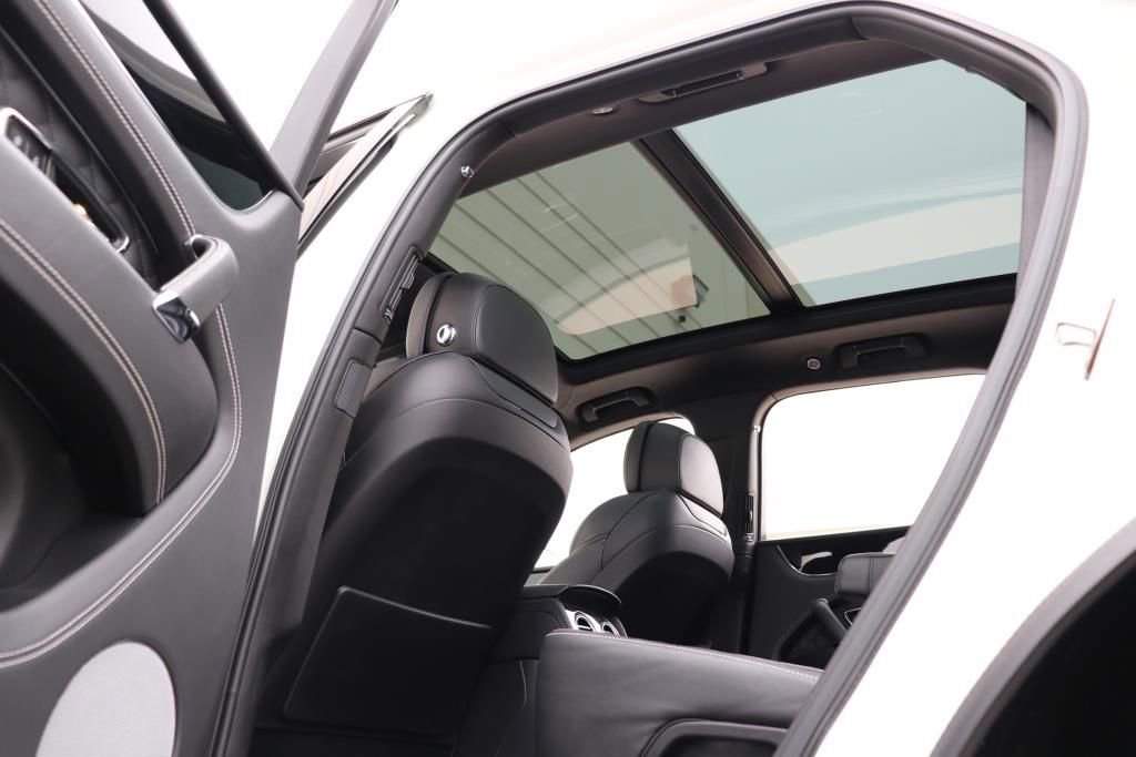 Used 2017 Bentley Bentayga image 40