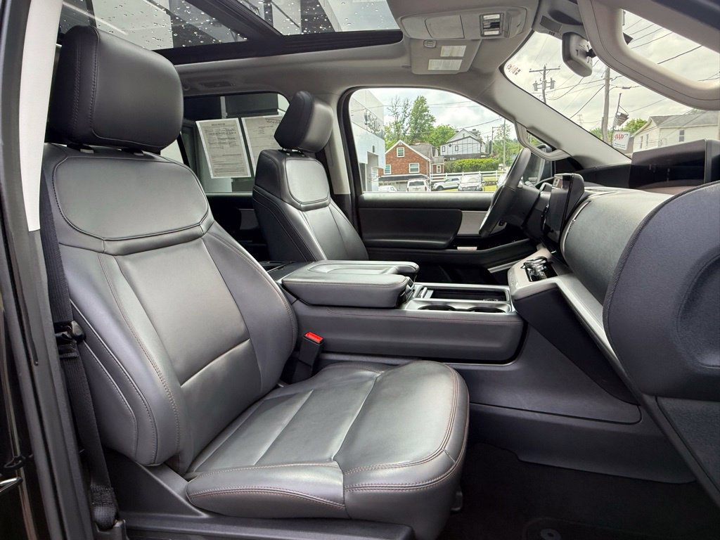 Used 2025 Ford Expedition Active AWD/4WD image 28