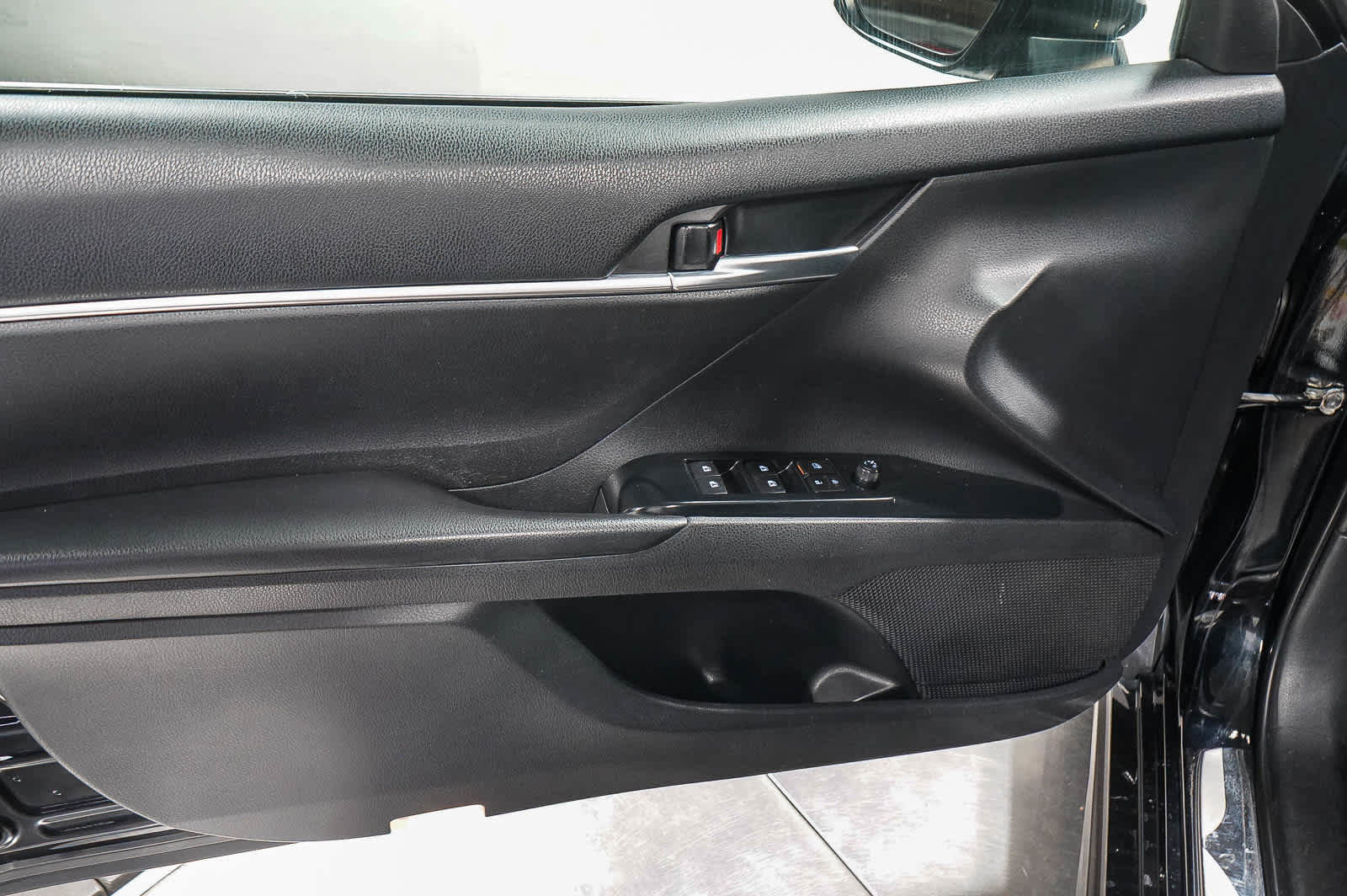 Used 2018 Toyota Camry SE w/ Protection Package (Q2) image 24