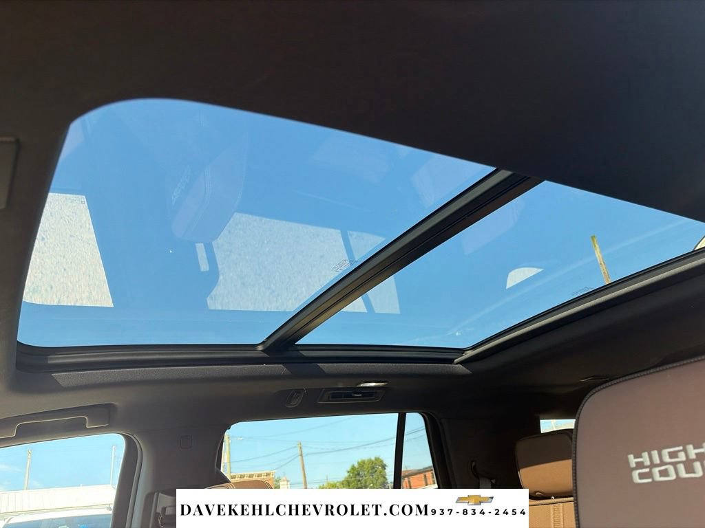 Used 2025 Chevrolet Tahoe High Country AWD/4WD image 21