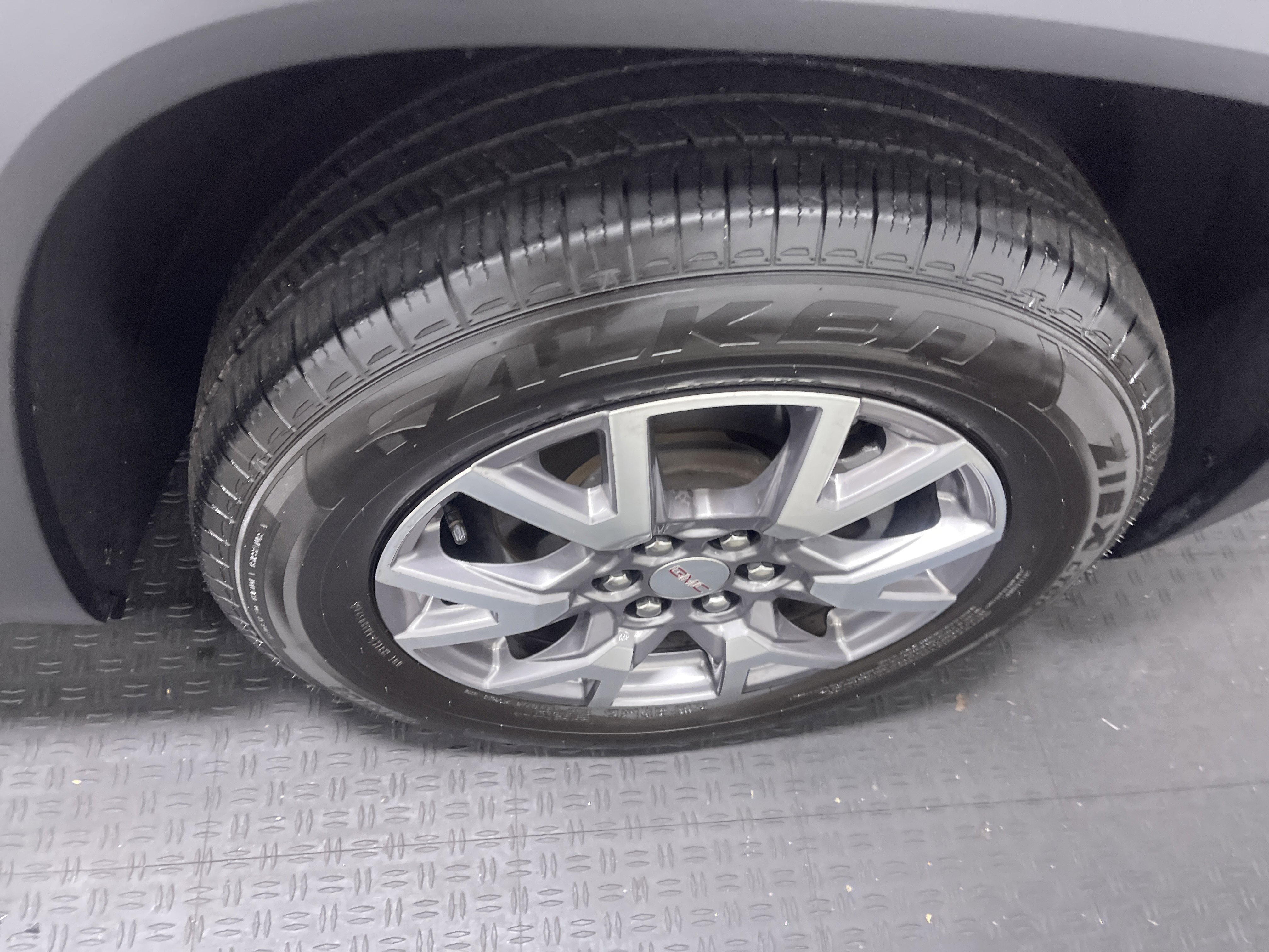 Used 2020 GMC Acadia SLT w/ LPO, Floor Liner Package image 28