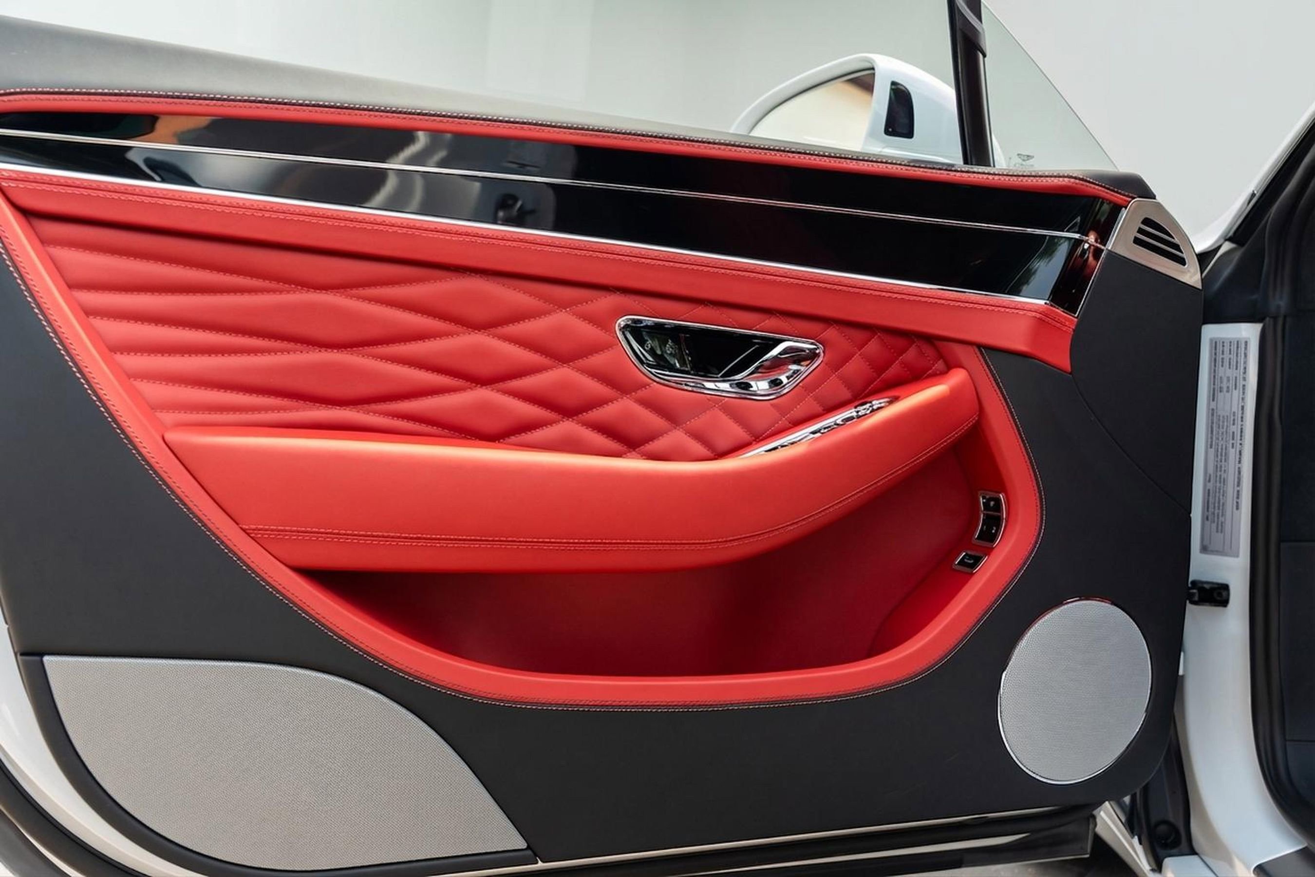 Used 2024 Bentley Continental GT Azure image 7