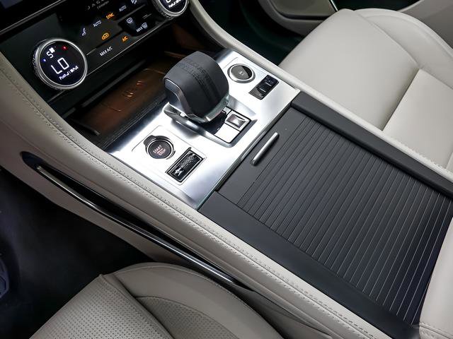 Used 2025 Jaguar F-PACE R-Dynamic S image 23