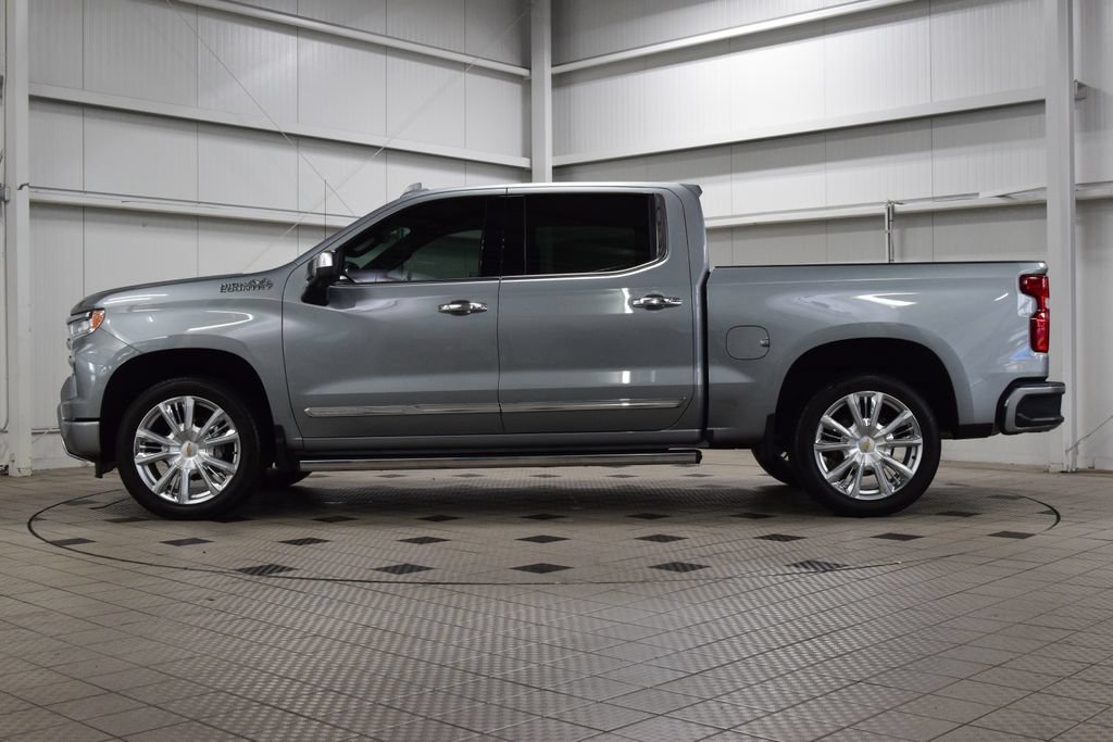 Used 2025 Chevrolet Silverado 1500 High Country AWD/4WD image 4