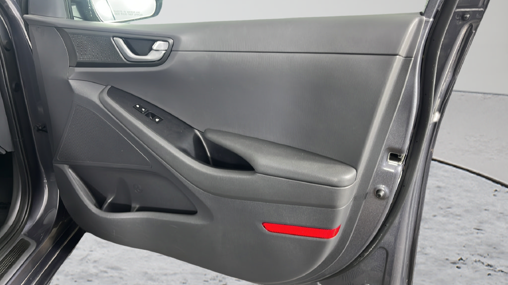 Used 2018 Hyundai Ioniq Limited FWD image 19