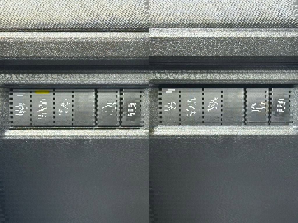 Used 2025 Toyota Camry LE image 19