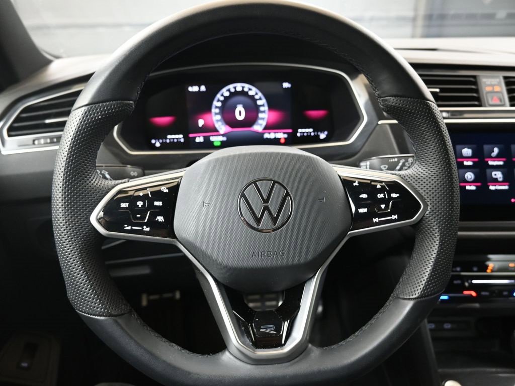 Used 2024 Volkswagen Tiguan SE R-Line image 25