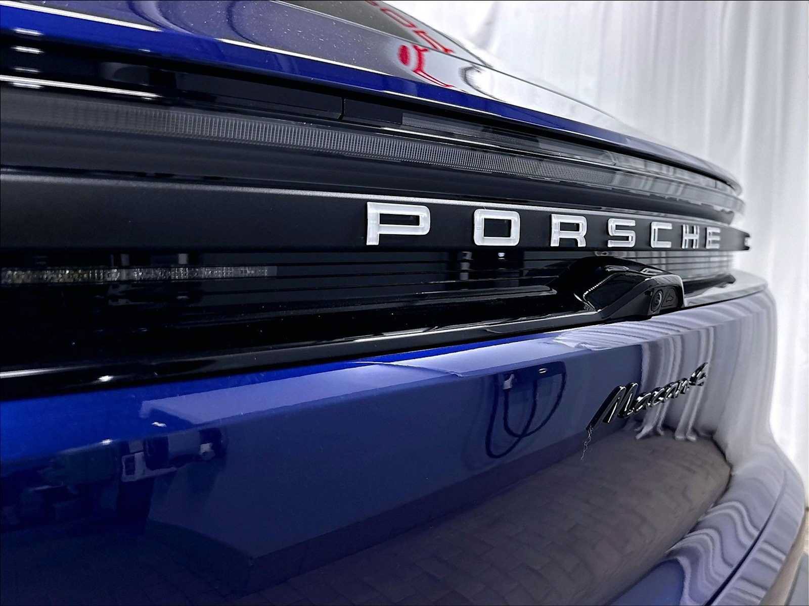 New 2026 Porsche Macan 4 Electric AWD/4WD image 33