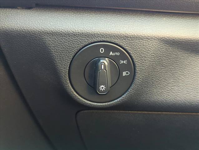 Used 2019 Volkswagen Jetta SE w/ Cold Weather Package FWD image 17