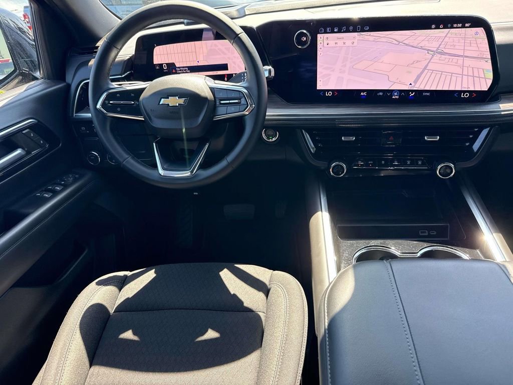 Used 2025 Chevrolet Suburban LS image 13