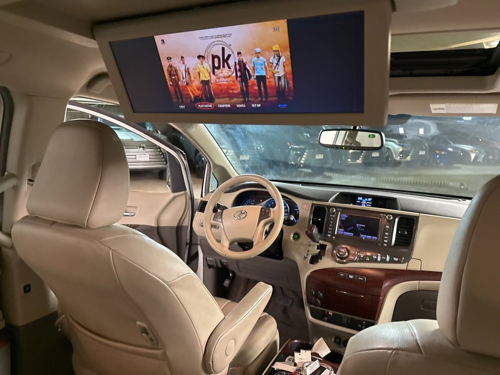 Used 2012 Toyota Sienna XLE image 15