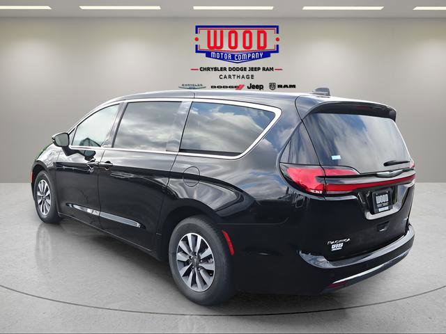 Used 2024 Chrysler Pacifica Select image 5