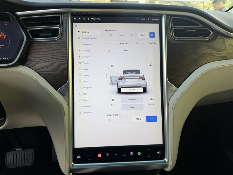Used 2017 Tesla Model X 75D AWD/4WD image 17
