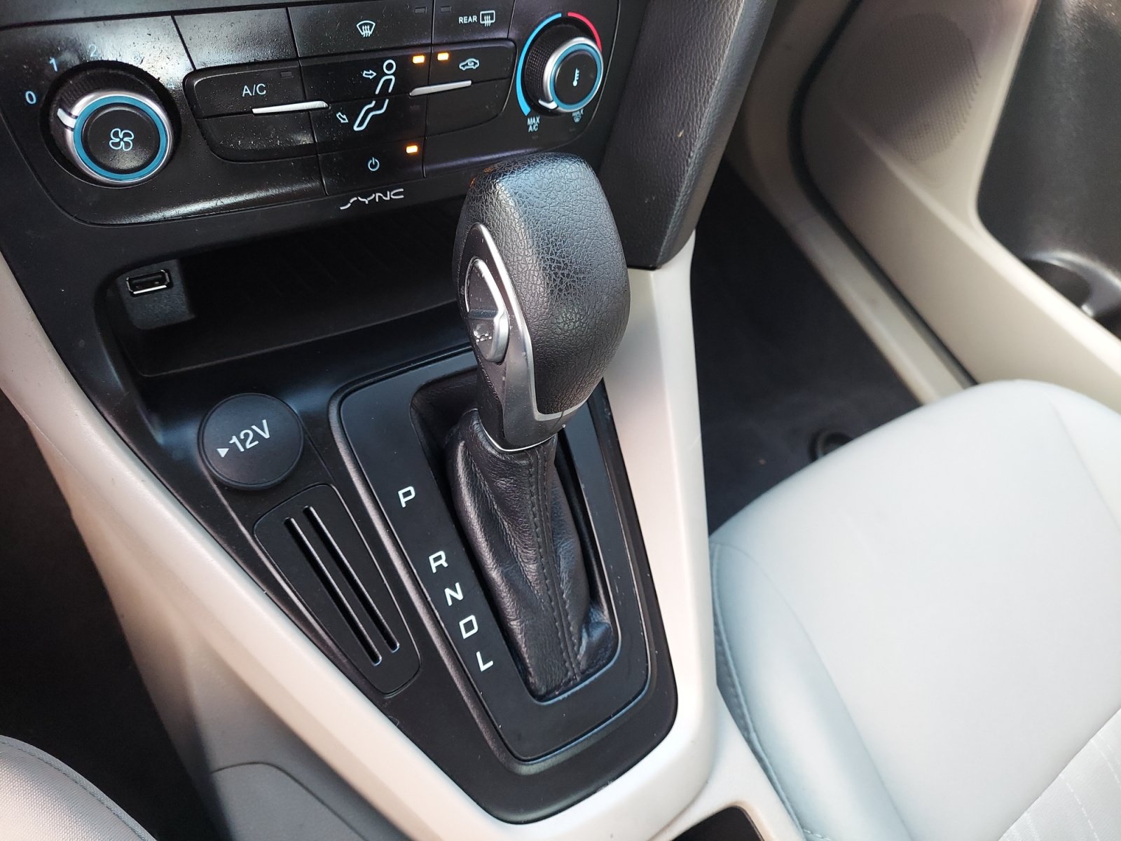 Used 2018 Ford Focus SE FWD image 20
