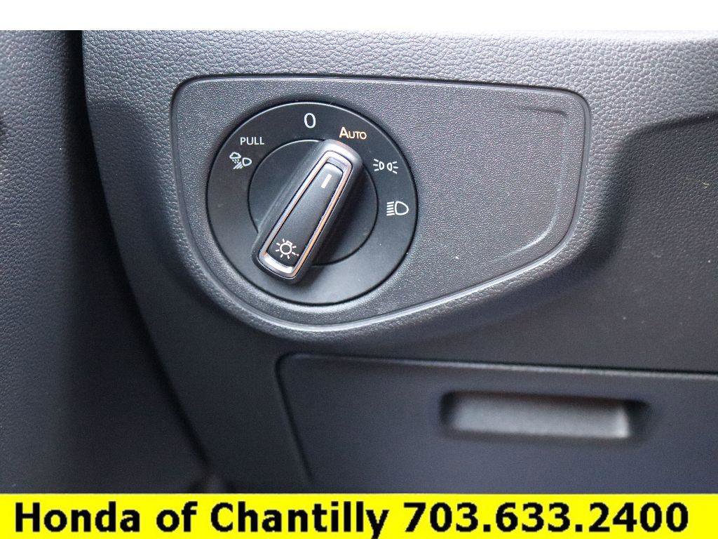 Used 2021 Volkswagen Atlas Cross Sport SE image 21