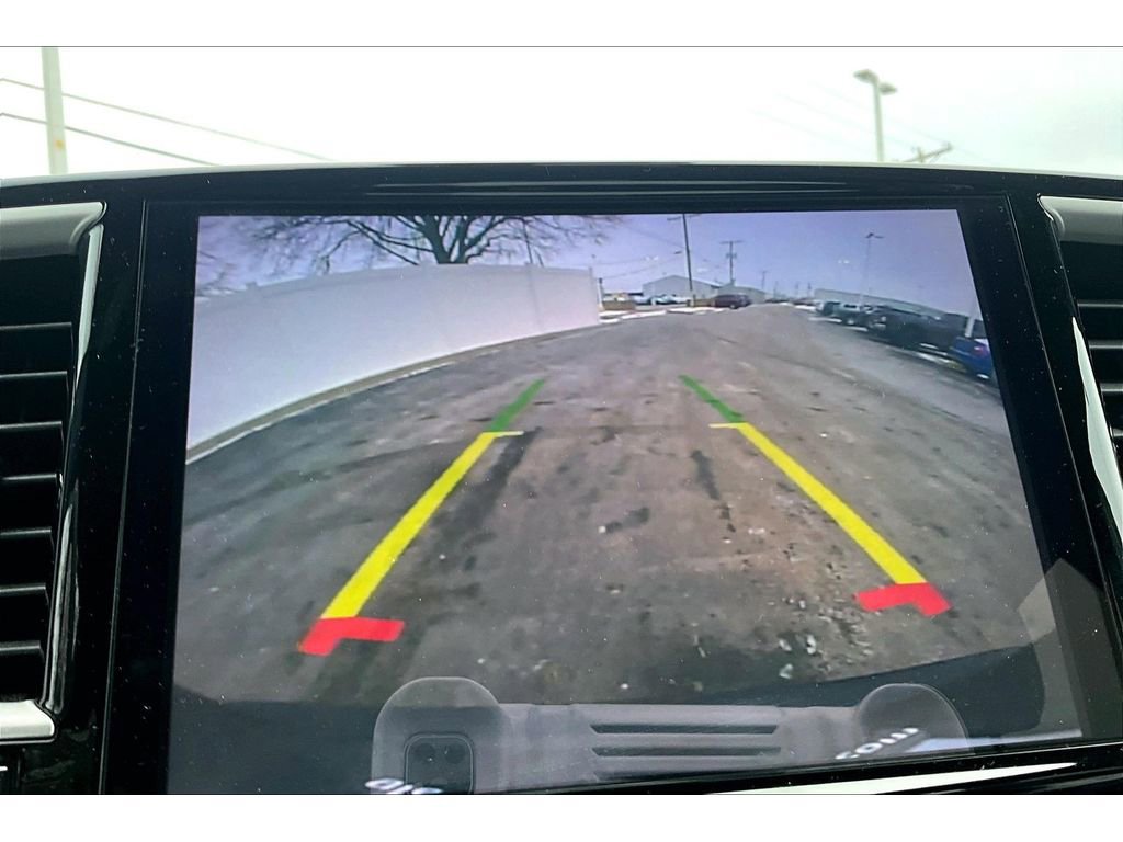 Certified 2025 Chrysler Pacifica Select image 28