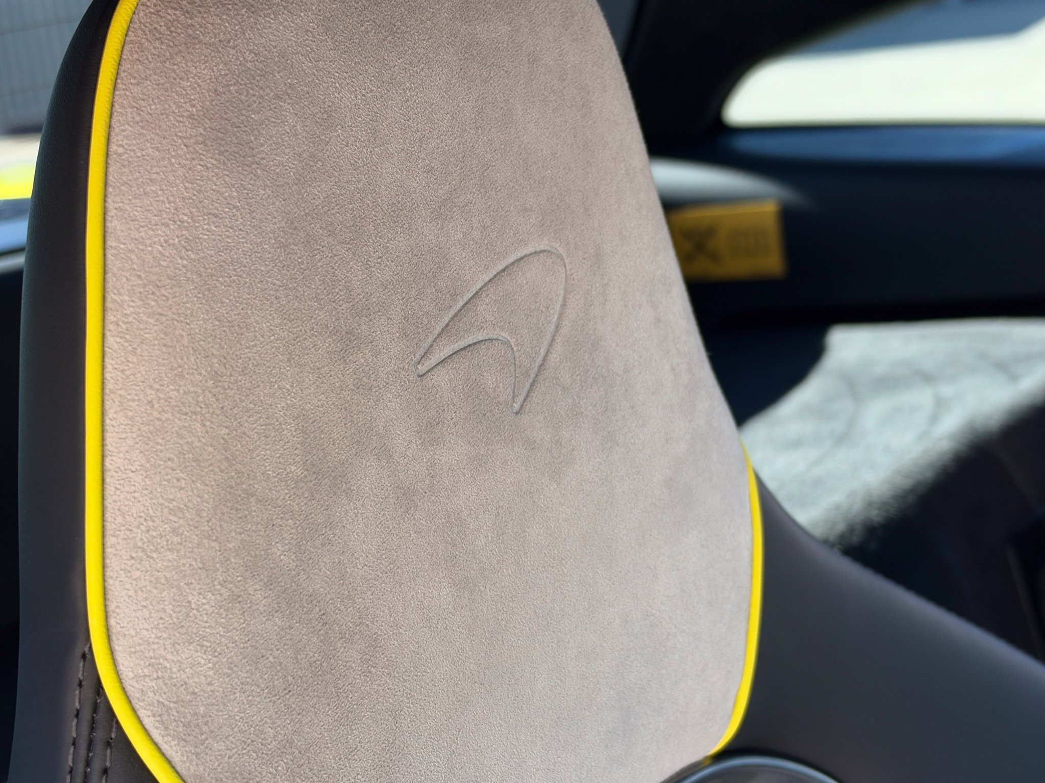 Used 2023 McLaren Artura RWD image 46