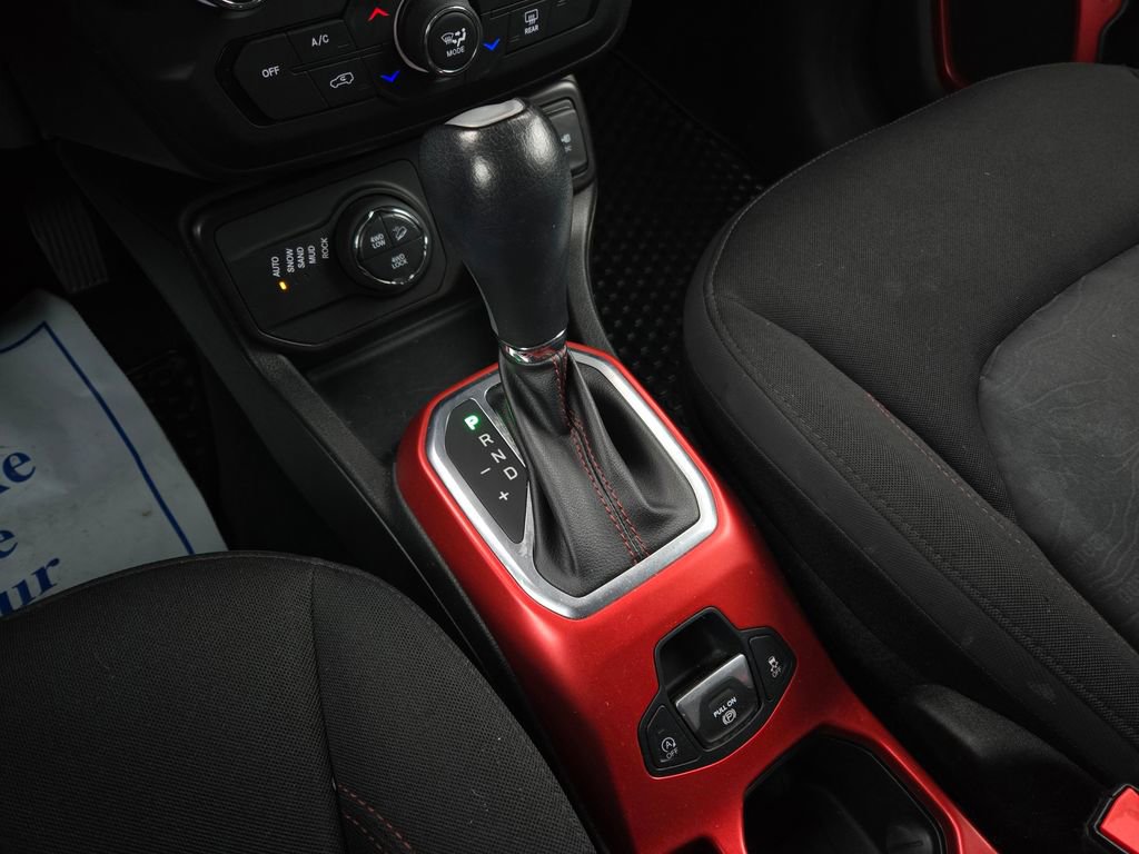 Used 2020 Jeep Renegade Trailhawk w/ Cold Weather Group AWD/4WD image 26