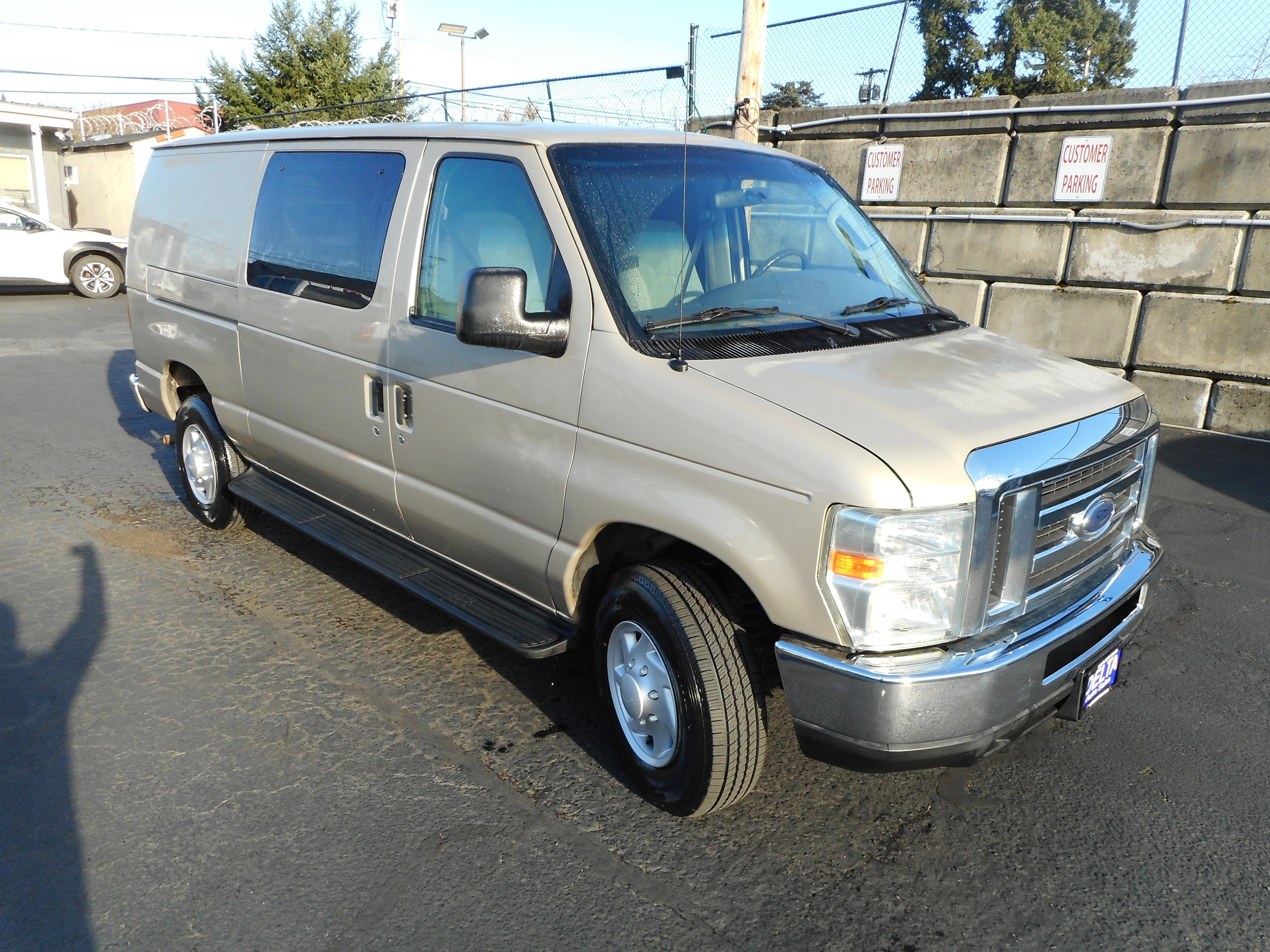 Used 2008 Ford E-250 and Econoline 250 RWD image 5