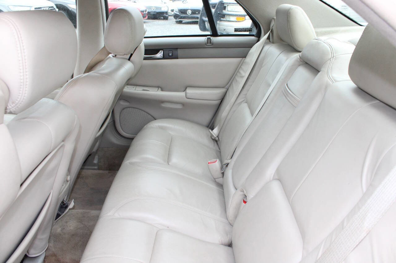 Used 2001 Cadillac Seville SLS w/ Premium Luxury Pkg FWD image 17