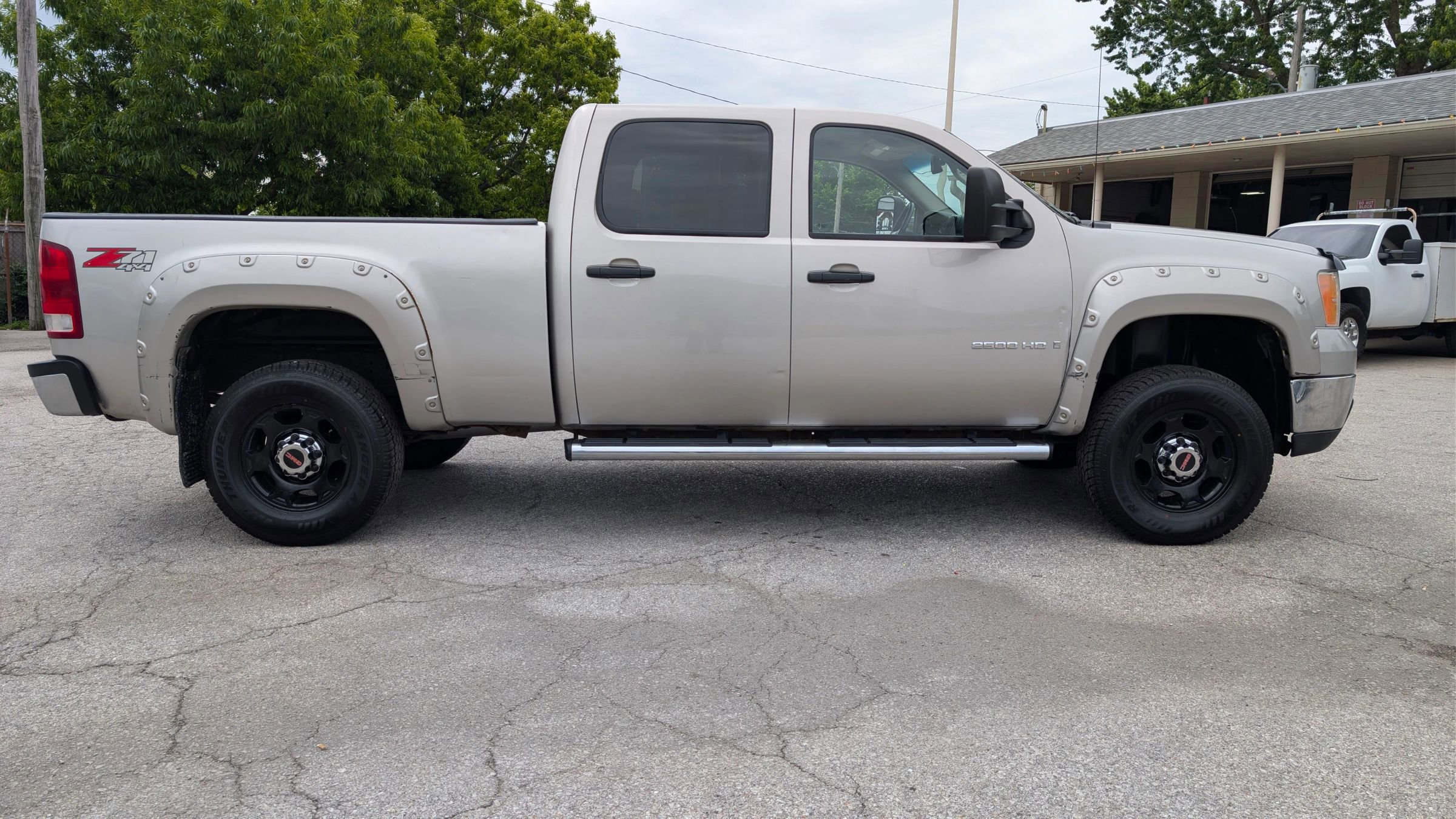 Used 2009 GMC Sierra 2500 W/T AWD/4WD image 6