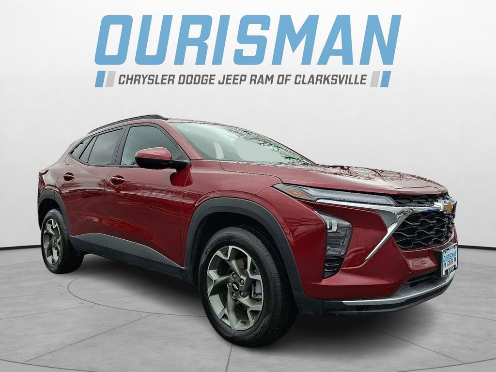 Used 2025 Chevrolet Trax LT image 1