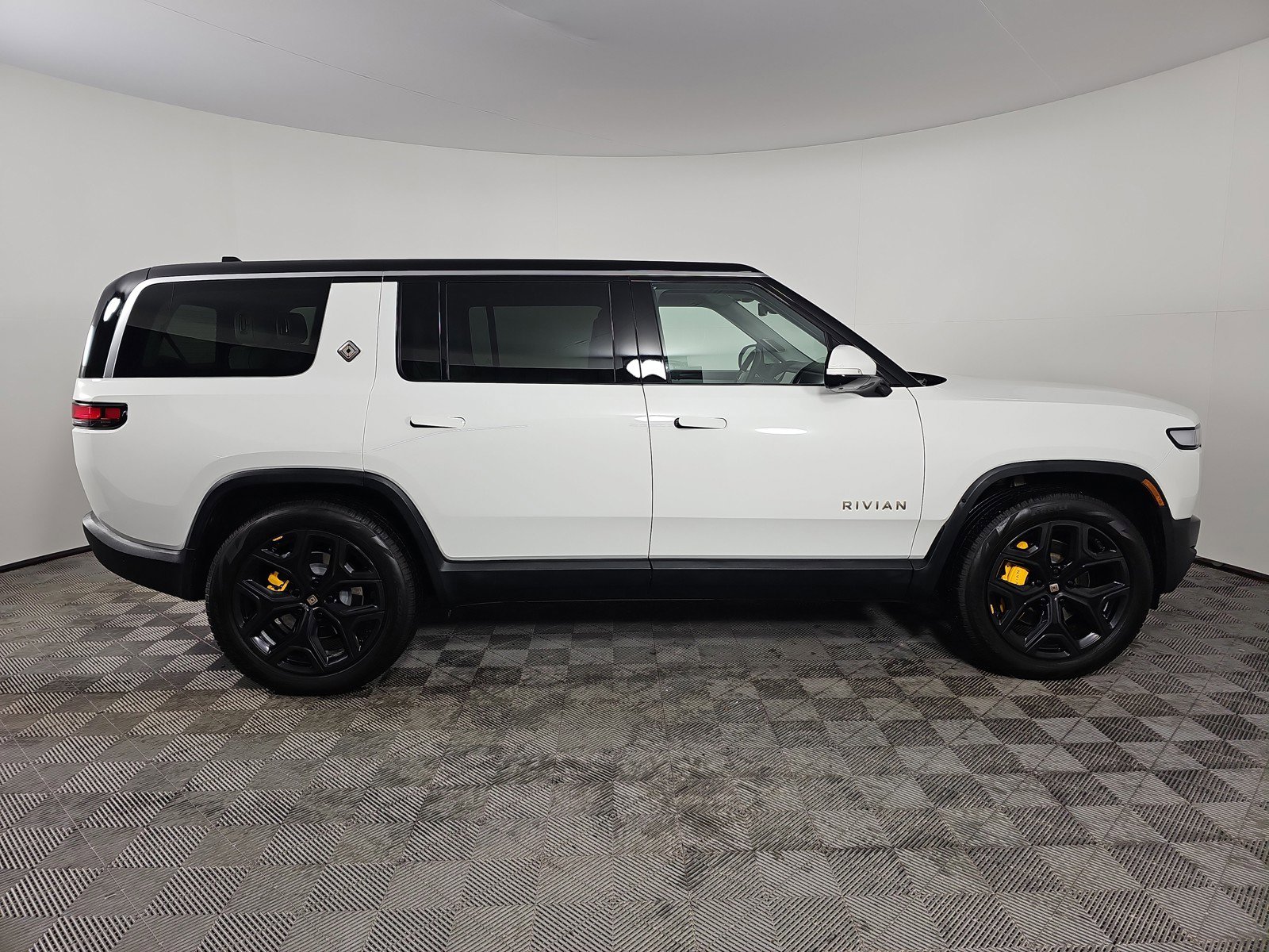 Used 2024 Rivian R1S Adventure AWD/4WD image 6
